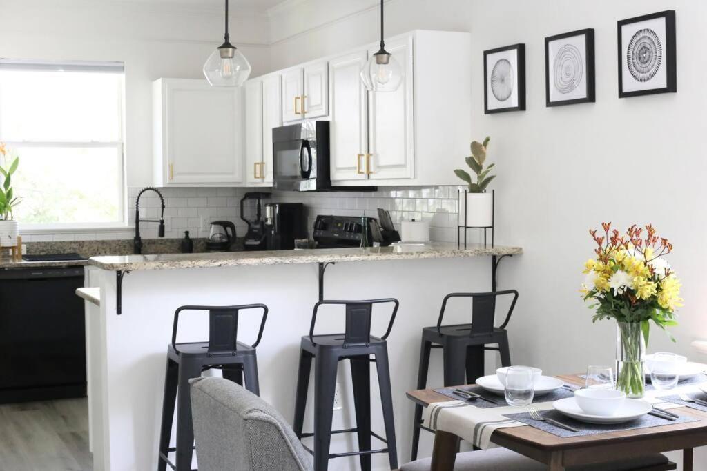 Sanctuary Gainesville Bright 2 Bedroom King Condo Buitenkant foto