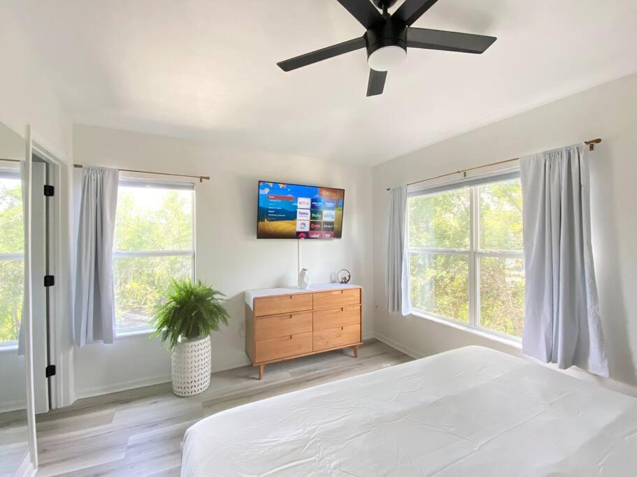 Sanctuary Gainesville Bright 2 Bedroom King Condo Buitenkant foto