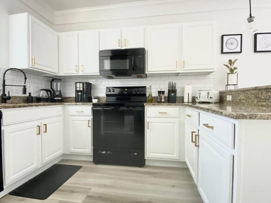 Sanctuary Gainesville Bright 2 Bedroom King Condo Buitenkant foto