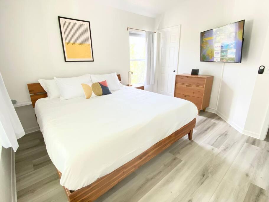 Sanctuary Gainesville Bright 2 Bedroom King Condo Buitenkant foto