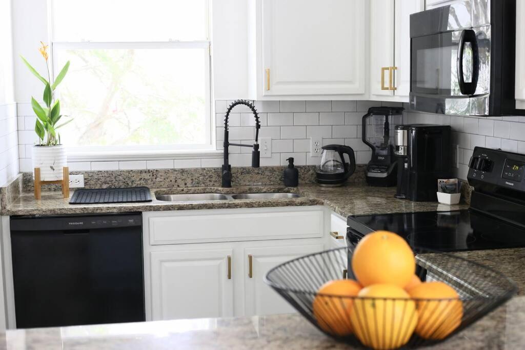 Sanctuary Gainesville Bright 2 Bedroom King Condo Buitenkant foto