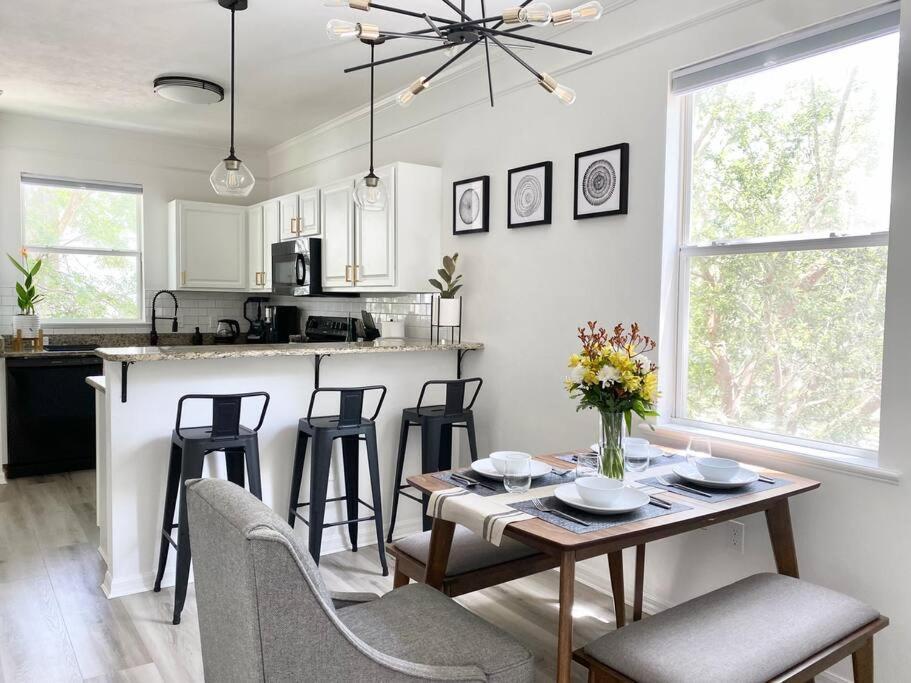 Sanctuary Gainesville Bright 2 Bedroom King Condo Buitenkant foto